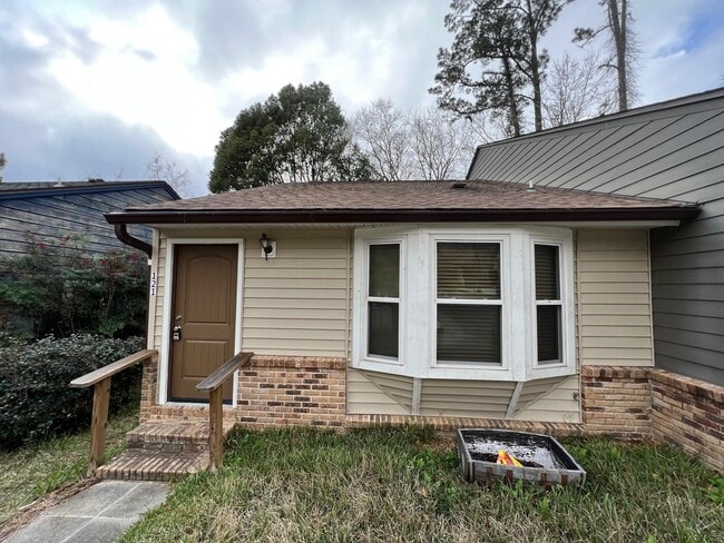 Building Photo - 121 Boardwalk Ln