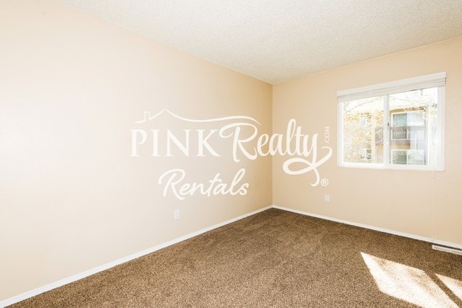 Building Photo - Great 2-Story Townhome in Soaring Eagle