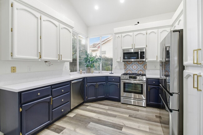 Building Photo - 2559 Du Bois Dr