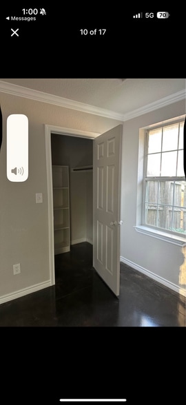 Building Photo - 725 E Locust St