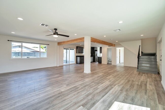 Building Photo - Huge 2 Story Home in Prime ASU neighborhood