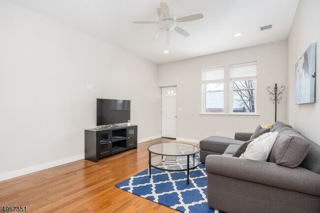 Building Photo - 82 Hackensack St