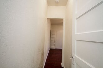 Building Photo - 924 St James St