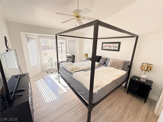 Building Photo - 9605 Sundial Dr