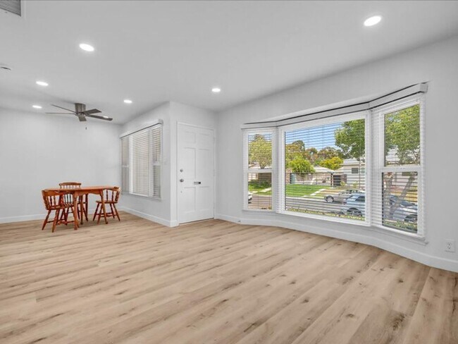 Building Photo - 4847 Ocana Ave