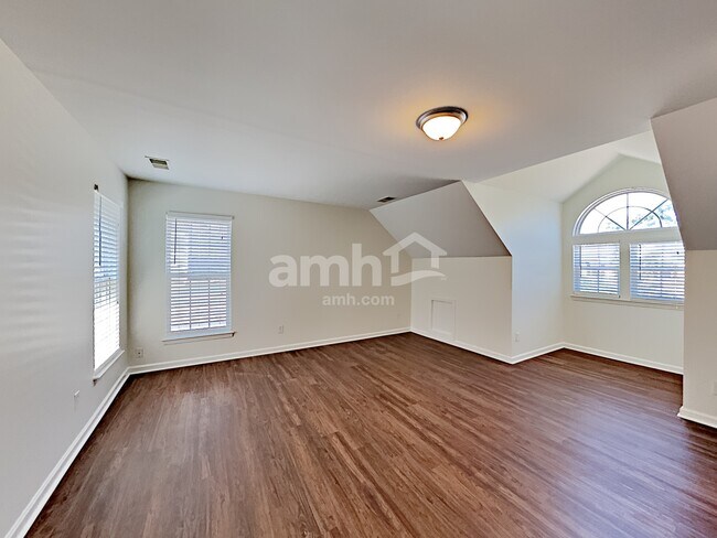 Building Photo - 1019 Canopy Dr