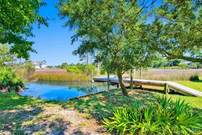 Building Photo - 16262 Tarpon Dr