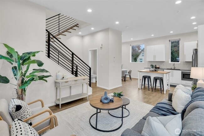 Building Photo - 9732 Woodlawn Ave N