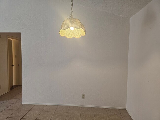 Building Photo - 9403 Kempler Dr