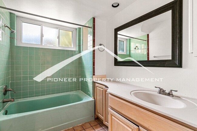 Building Photo - Spacious Home with Fenced Yard and Washer/Dryer