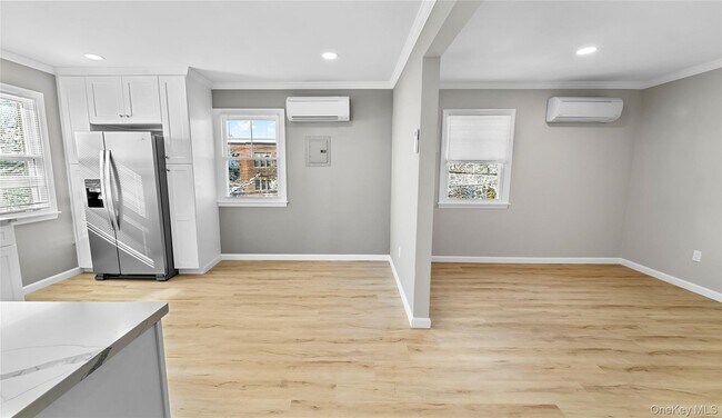 Building Photo - 5 Madison St