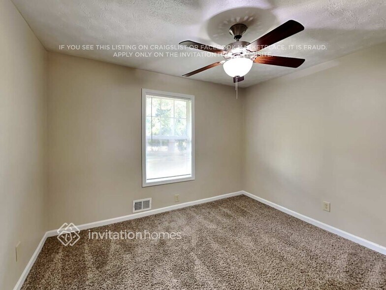 Building Photo - 2907 Spring Lake Dr