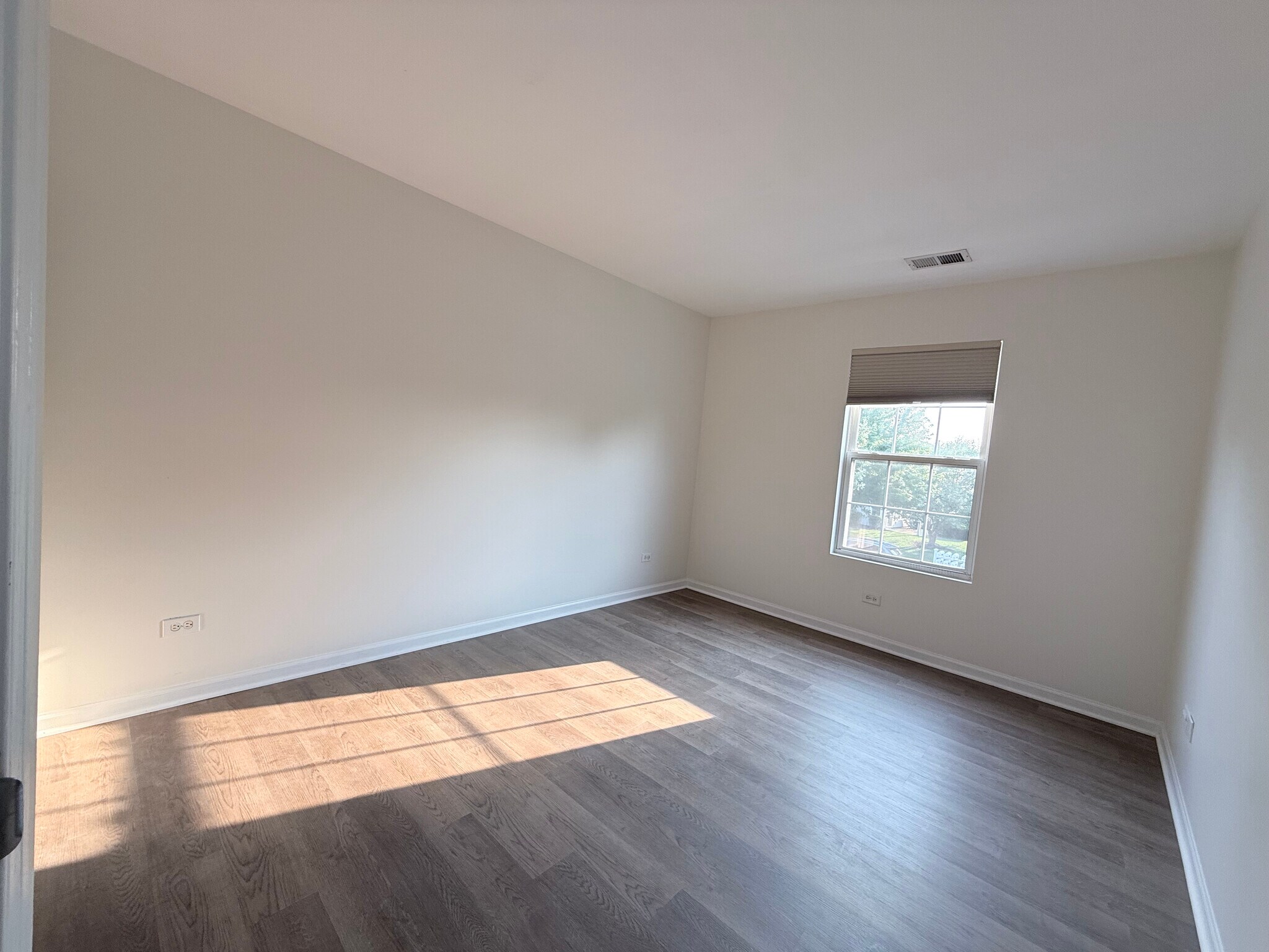 Building Photo - 1424 Westhampton Dr