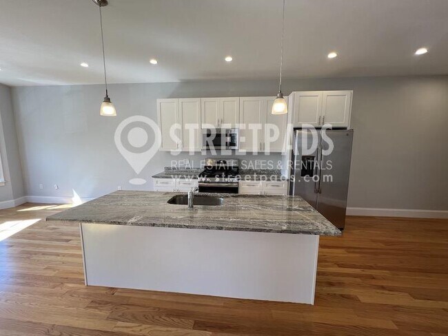 Building Photo - 4 bedroom in Boston MA 02134