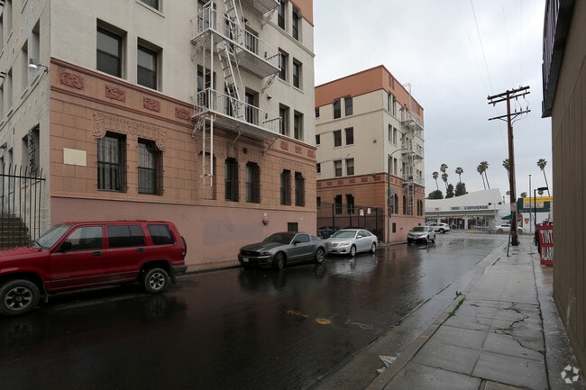 Building Photo - Tuelyn Terrace Apartments