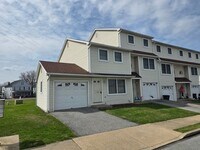 Building Photo - End Unit 2 Bedroom