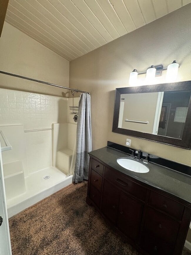 Building Photo - Available for Move In 3 Bed, 2.5 Bath Home...