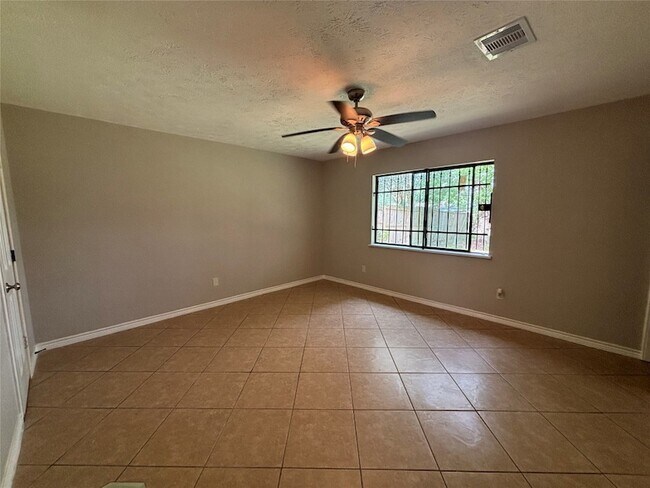 Building Photo - 16114 Lazy Ridge Rd