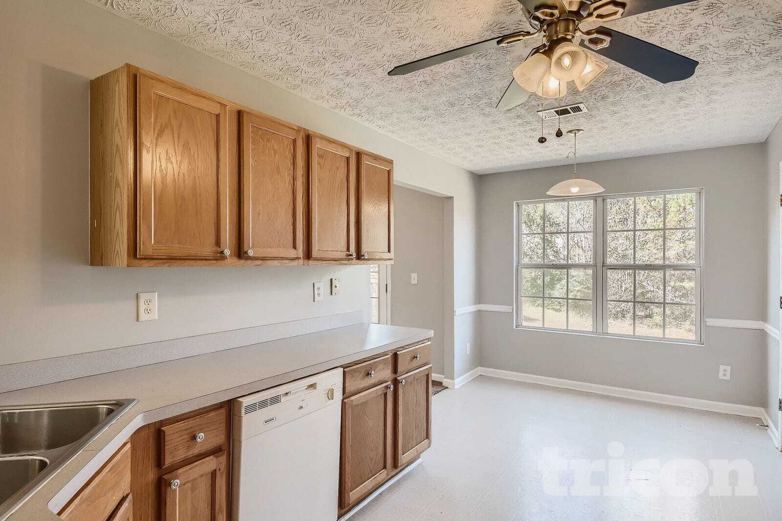 Building Photo - 1401 Lancaster Ct