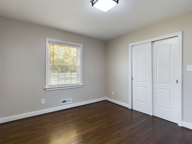 Building Photo - 709 N Parham Rd