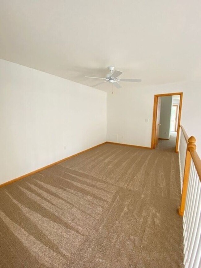 Building Photo - Large 3 Bedroom, 2.5 Bath Townhome with 2 car attached garage in Northwest Loveland, CO