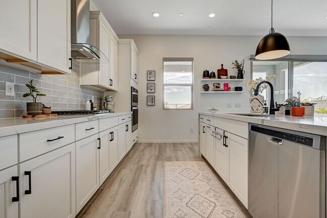 Building Photo - Stunning Fully Furnished 5-Bedroom Home in...