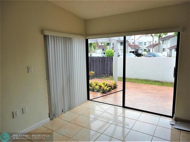 Building Photo - 780 NW 106th Ave