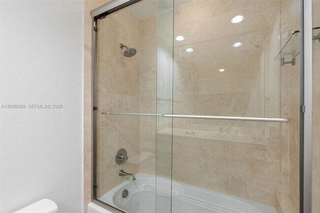 Building Photo - 5959 Collins Ave