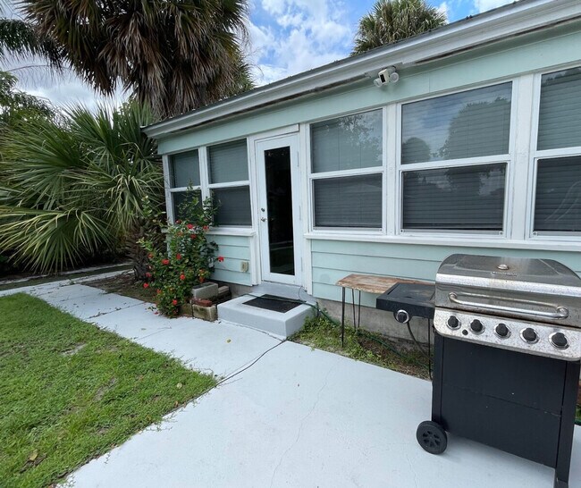 Building Photo - 310 30th St