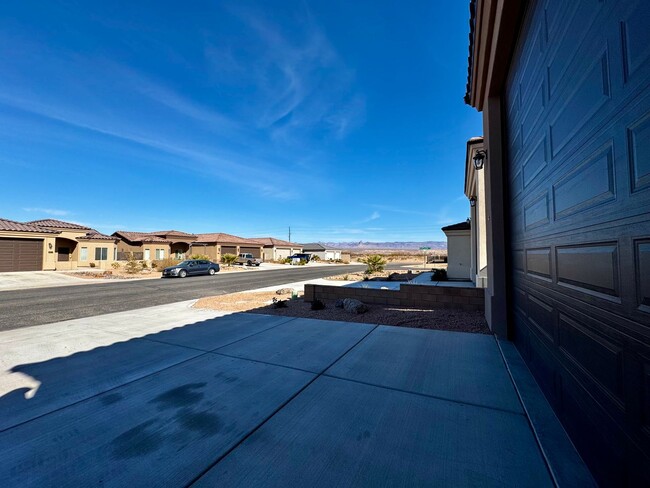 Building Photo - Very Clean Newer Mohave Valley Home