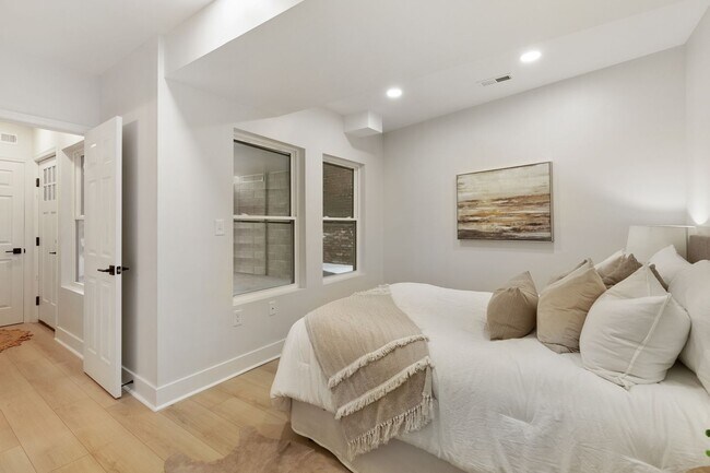 Building Photo - STUNNING 4 Level Fells Point Rowhome! WITH...
