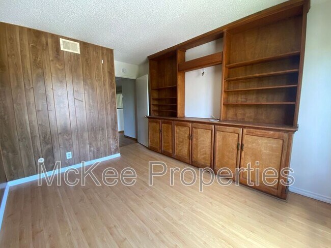 Building Photo - 6620 Reservoir Ln