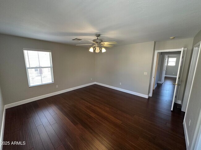 Building Photo - 320 W Mountain Sage Dr