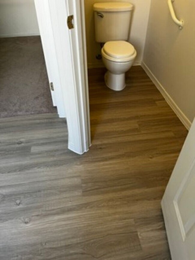 Building Photo - CLEAN~4 BEDROOM~FRESH PAINT~NEW FLOORING
