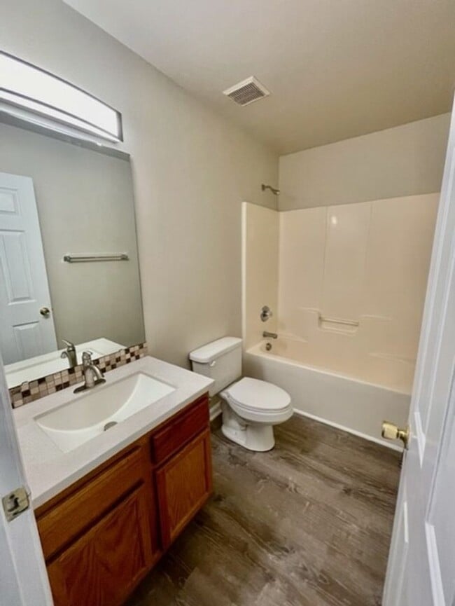 Building Photo - Must see this 4 bedroom 2.5 bath townhouse...