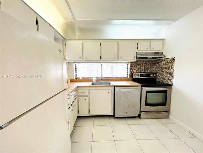 Building Photo - 16909 N Bay Rd