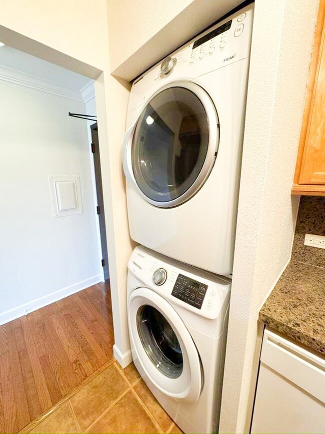 Building Photo - 675 Grove Terrace