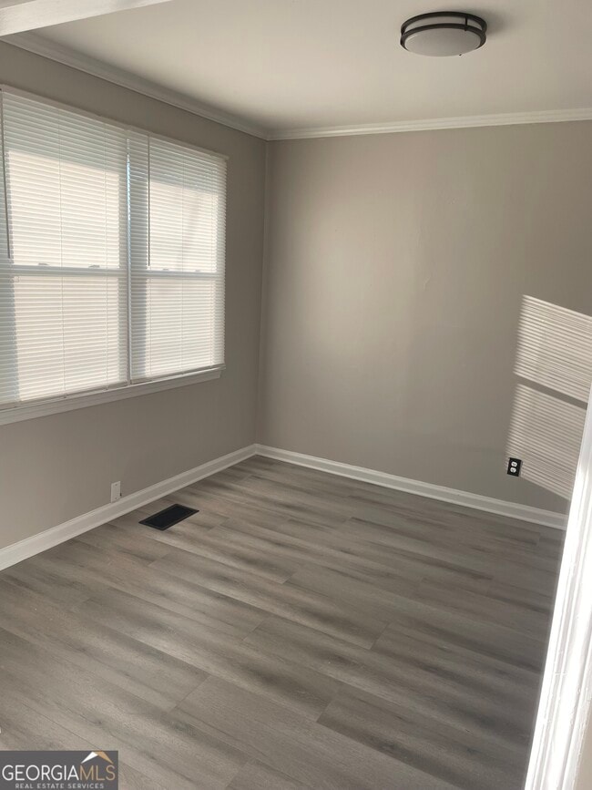 Building Photo - 1112 N Beddingfield Dr