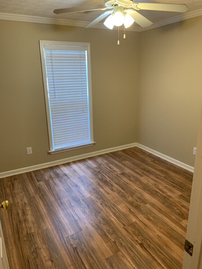 Building Photo - 1130 Stafford Dr