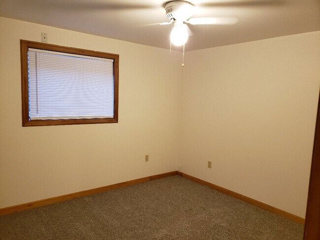 Building Photo - Very nice 4 bedroom, 3 bath home near Palmer Park