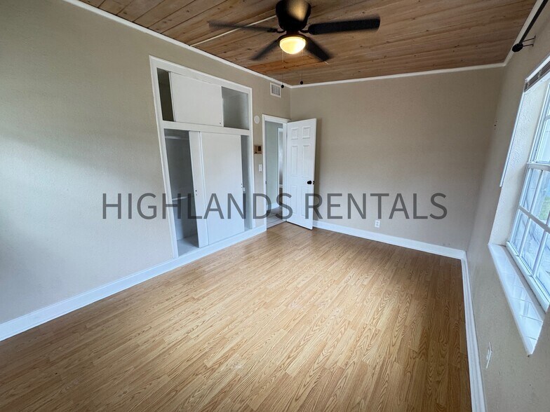 Building Photo - 1613 Hitakee Ave