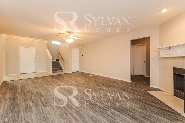 Building Photo - Don't miss out on this beautiful home!