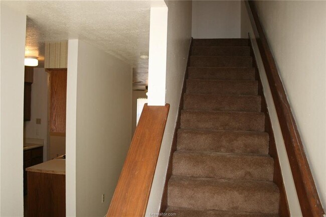 Building Photo - 1805 Woodsman Dr