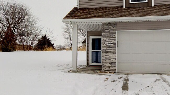 Building Photo - Fabulously Beautiful Townhome in NW Ankeny