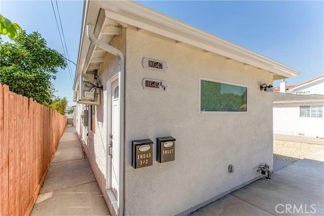 Primary Photo - 10545 Leolang Ave