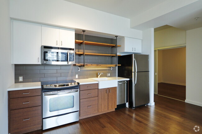 2BR, 1BA - 690 SF - Central Eastside Lofts