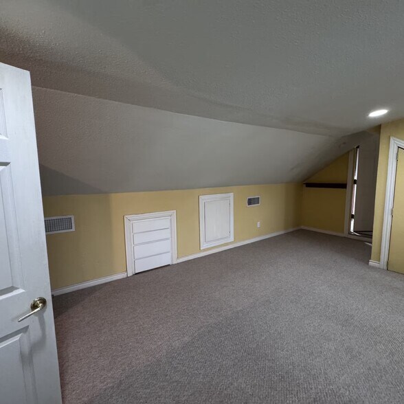 Building Photo - 3210 Jordan Dr