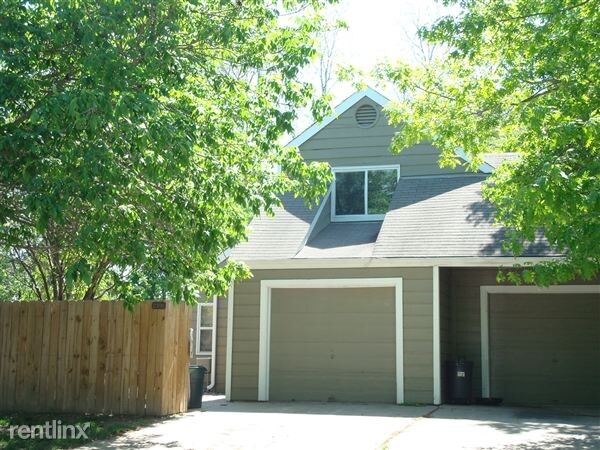 Building Photo - 2311 Lowell Dr