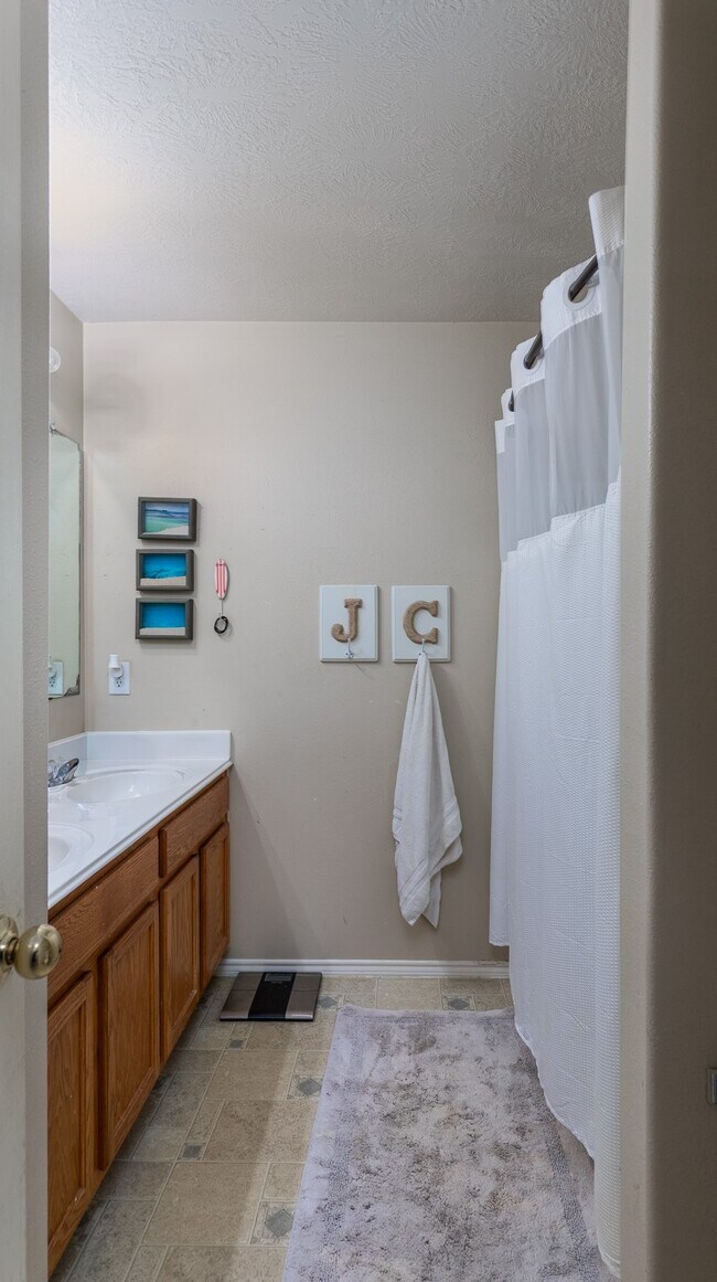 Building Photo - 24027 Kingbriar Dr