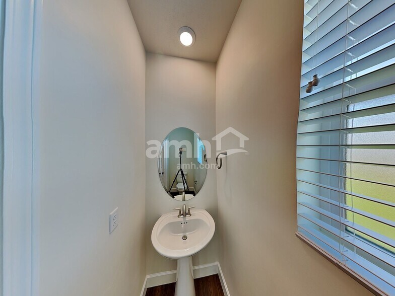 Building Photo - 2983 E S Village Dr